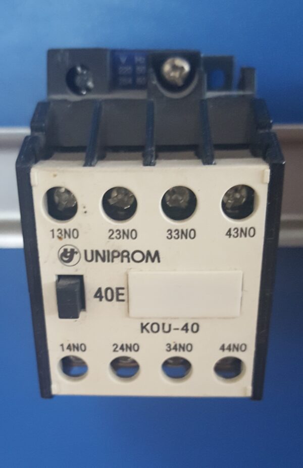 Pomocni kontaktor 4MC 220V